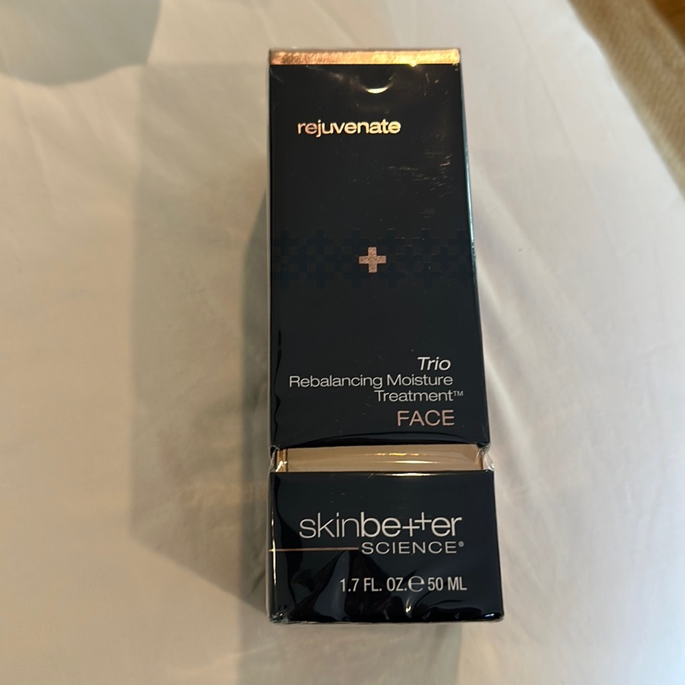 New in packaging! Trio Rebalancing Moisture Treatment 1.7 ml